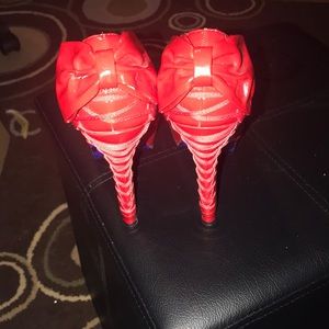 Red bowed pumps